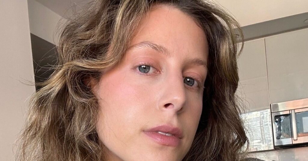 15 Hair Care Essentials for Achieving Cool Girl Waves in the ’70s