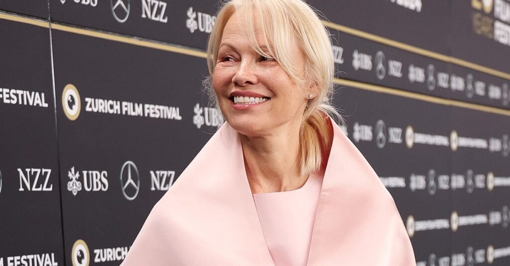 Pamela Anderson and French Girls Agree on These $98 Jeans